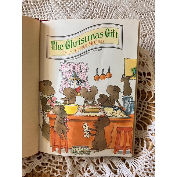 1988 The Christmas Gift by Emily Arnold McCully, Ex Library Book - Picture 6 of 7
